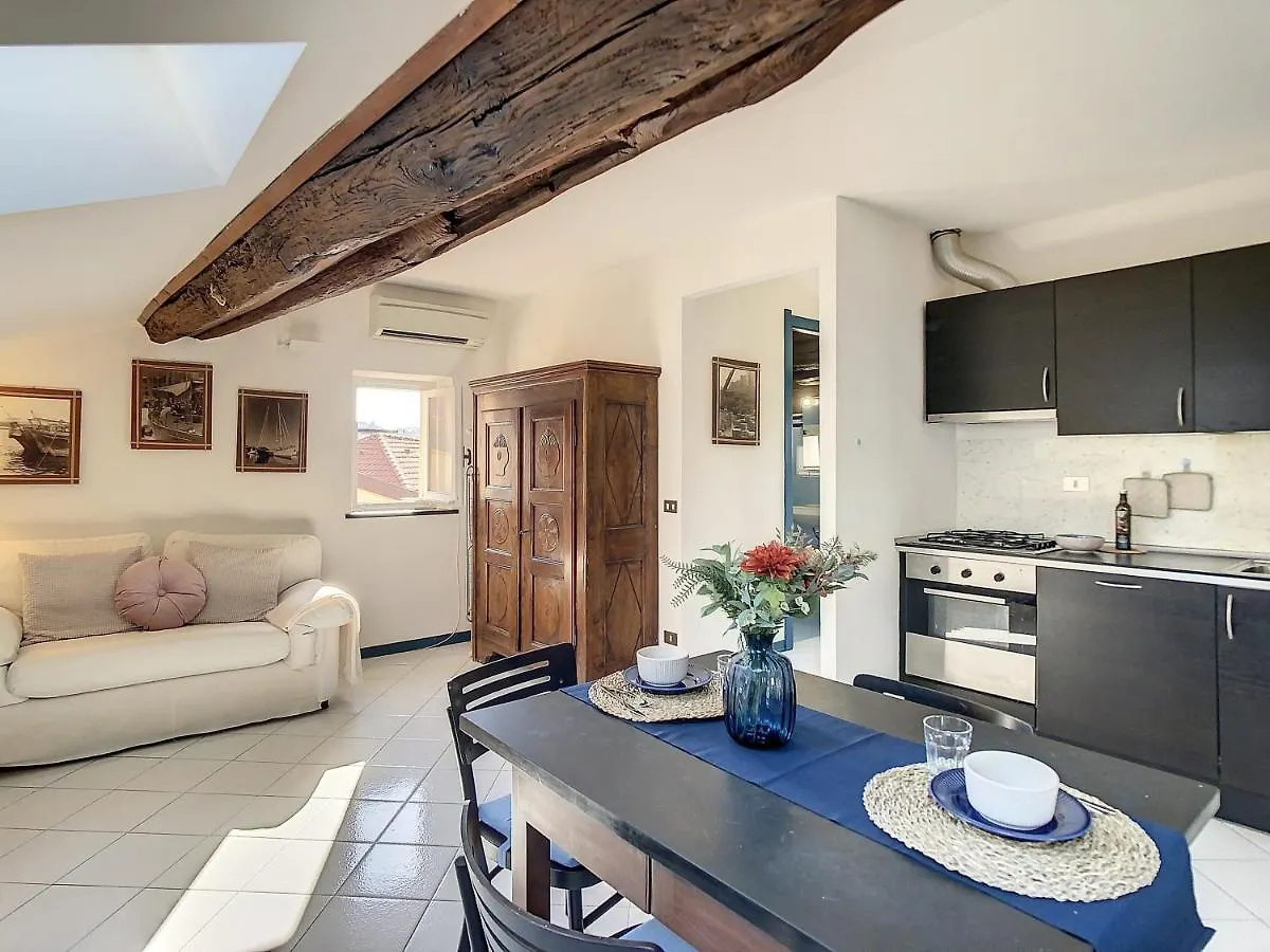 La Mansarda Sui Tetti By Holiday World Varazze Apartment