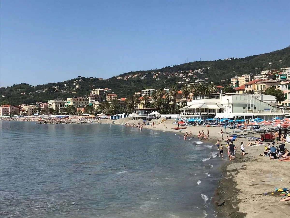 La Mansarda Sui Tetti By Holiday World Varazze Apartment