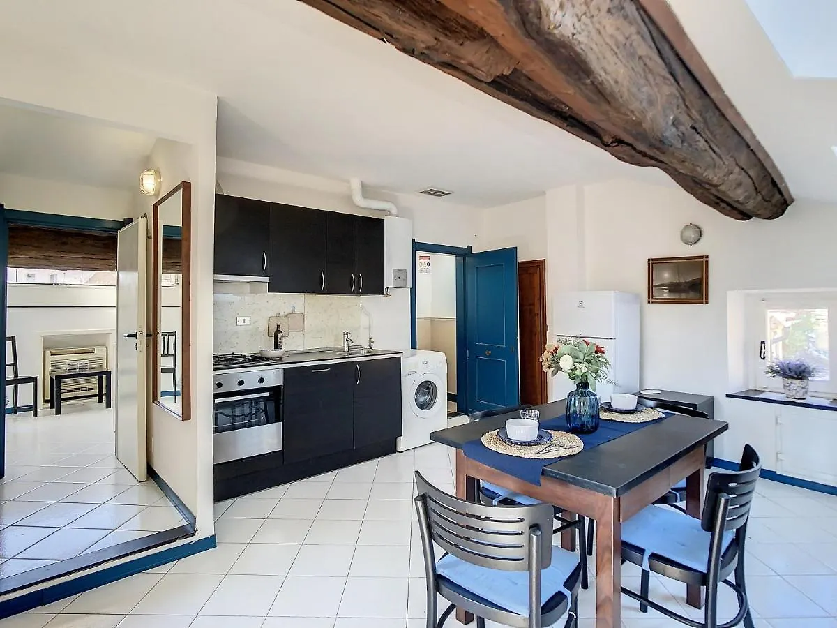 Apartment La Mansarda Sui Tetti By Holiday World Varazze Italy